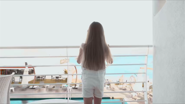 16款-推开窗户看见大海视频素材